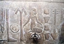 Ancient Egyptian image: visualizing a kneeling position during birth