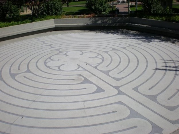 Labyrinths of Birth – Visualizing Birth